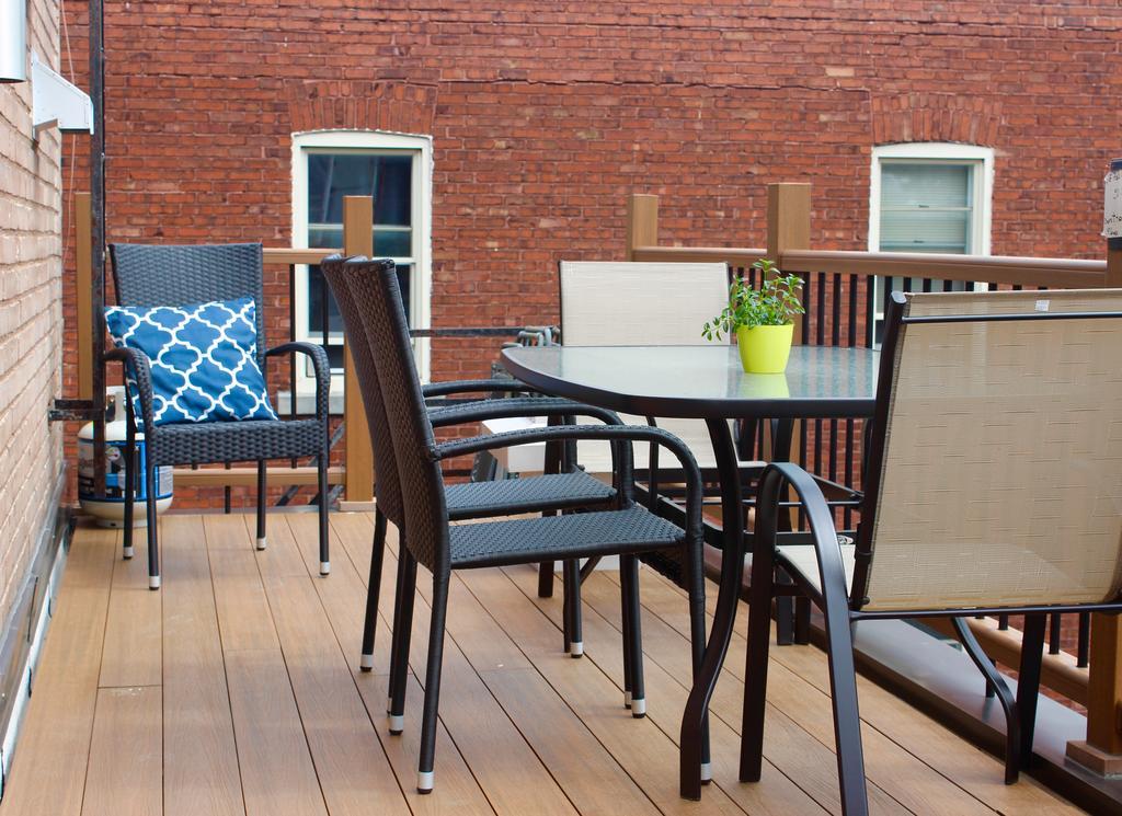 Mtlvacationrentals-The Mtlvr Kisses Montréal Exterior foto